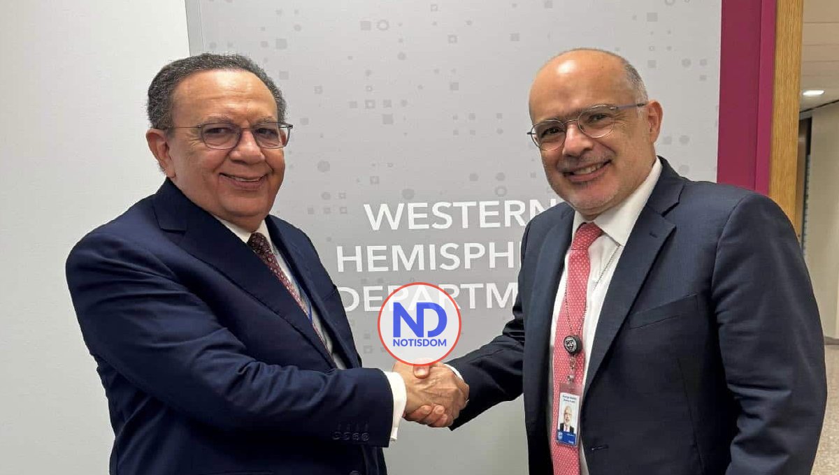 Valdez Albizu participa en reunión de gobernadores de bancos centrales con el FMI