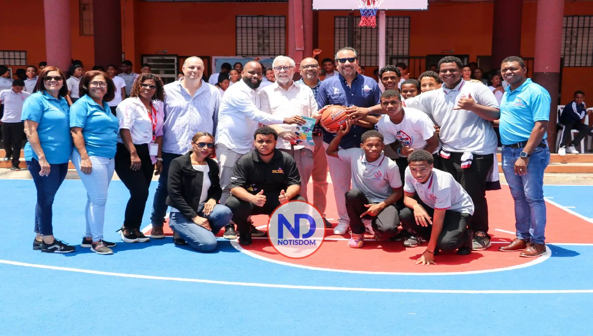 Entregan cancha remozada y utilería al Colegio Salesiano Sagrado Corazón de Jesús