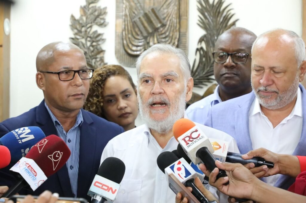 PRM deposita ante JCE programa gobierno de Abinader 2024-2028 3 CEARA HATTON 30 PRM deposita ante JCE programa gobierno de Abinader 2024-2028