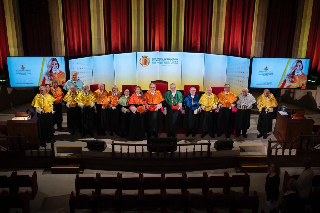 Carolina Mejia 6 Carolina Mejía es investida como Académica de Honor en la Real Academia Europea de Doctores