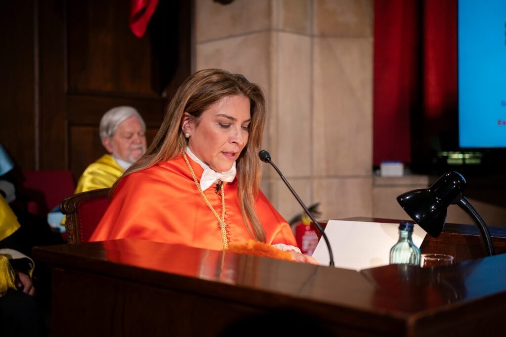 Carolina Mejia 9 Carolina Mejía es investida como Académica de Honor en la Real Academia Europea de Doctores
