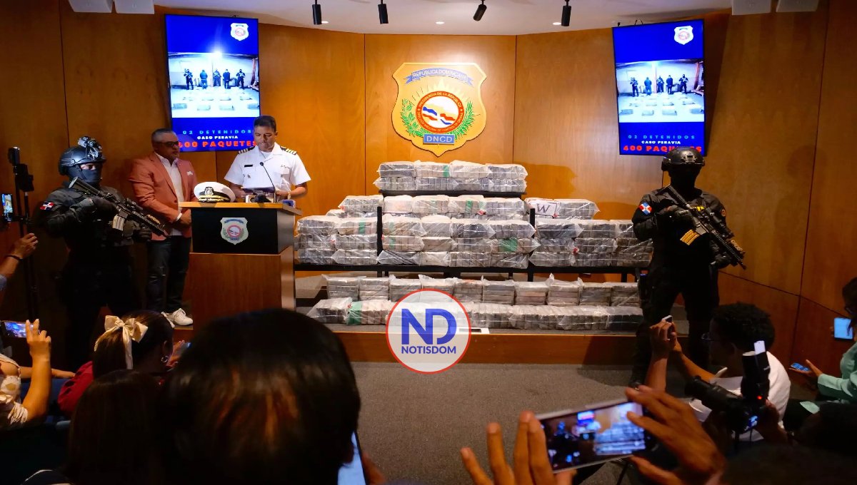 La DNCD ocupa 400 paquetes de cocaína frente a las costas de Baní