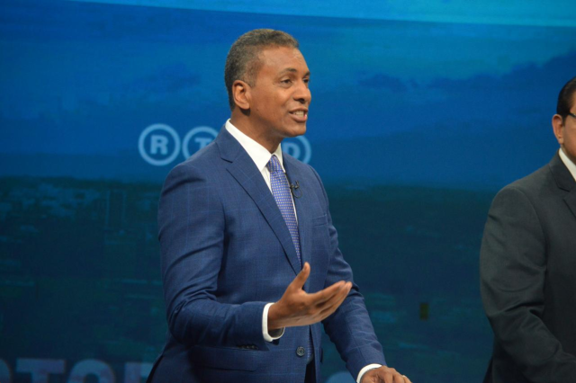 Demostenes Martinez Tres aspirantes a senador por Santiago exponen en debate del CODESSD; PRM y FP confrontan