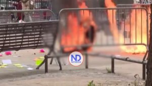 Un hombre se quema a las afueras del tribunal que juzga a Trump