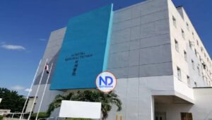 Niño de dos años en estado delicado tras caer de segundo nivel en escuela de Azua