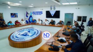 Ministro Igor Rodríguez visita el COE para dar seguimiento a la vaguada; 28 provincias en alerta