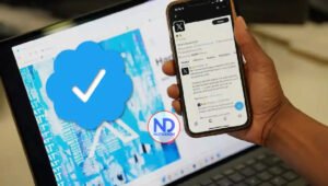 La red social X restablece gratuitamente la insignia azul de verificación