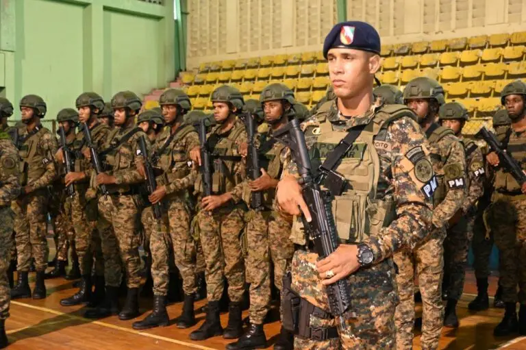 MILITARES 45 Comandante del Ejército encabeza Operativo seguridad ciudadana en el gran Santo Domingo