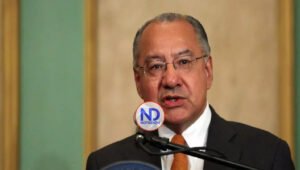 Sentencian a 15 años al exembajador de EE.UU. Víctor Rocha por caso de espionaje