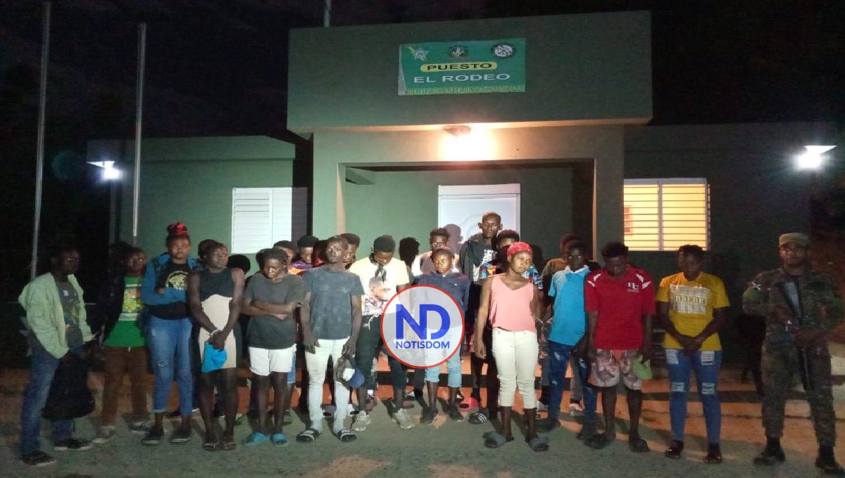 Detienen otros 24 haitianos con estatus migratorio irregular en RD 2 Detienen otros 24 haitianos con estatus migratorio irregular en RD