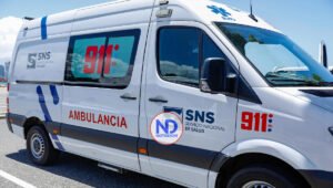 Cae niña de un edificio de una clínica en San Cristóbal