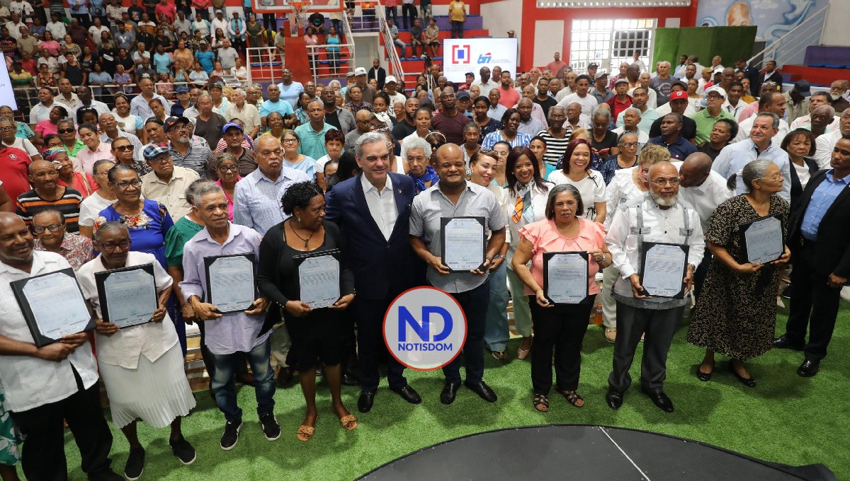 Presidente señala entregará cada año 50,000 títulos de propiedad