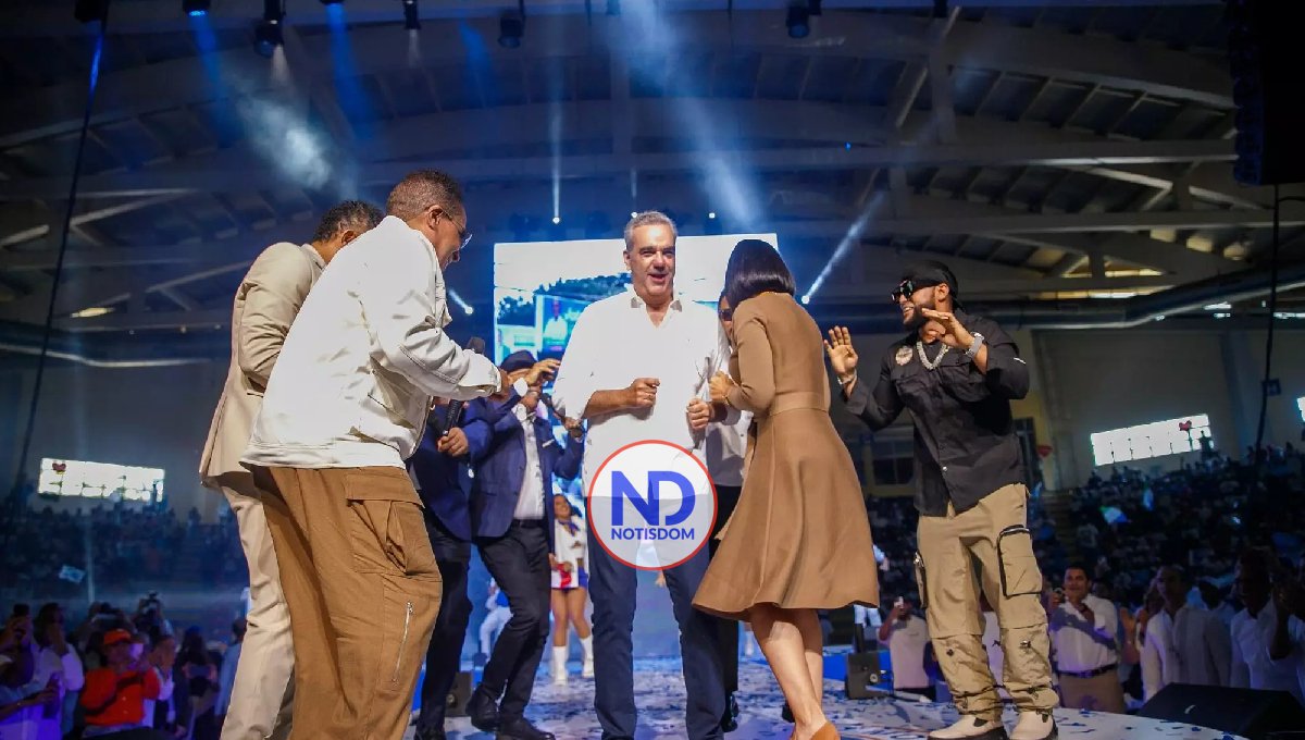 Abinader y Raquel bailan merengue durante cierre de campaña del PRM