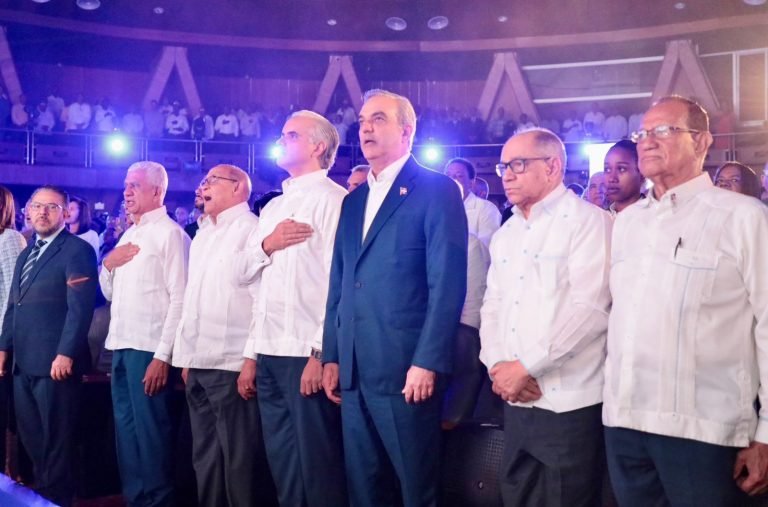 Abinader 994 Abinader y centrales sindicales firman pacto favor trabajadores