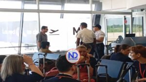 Sale del país turista italiano que lanzó taza de café a agente de Politur