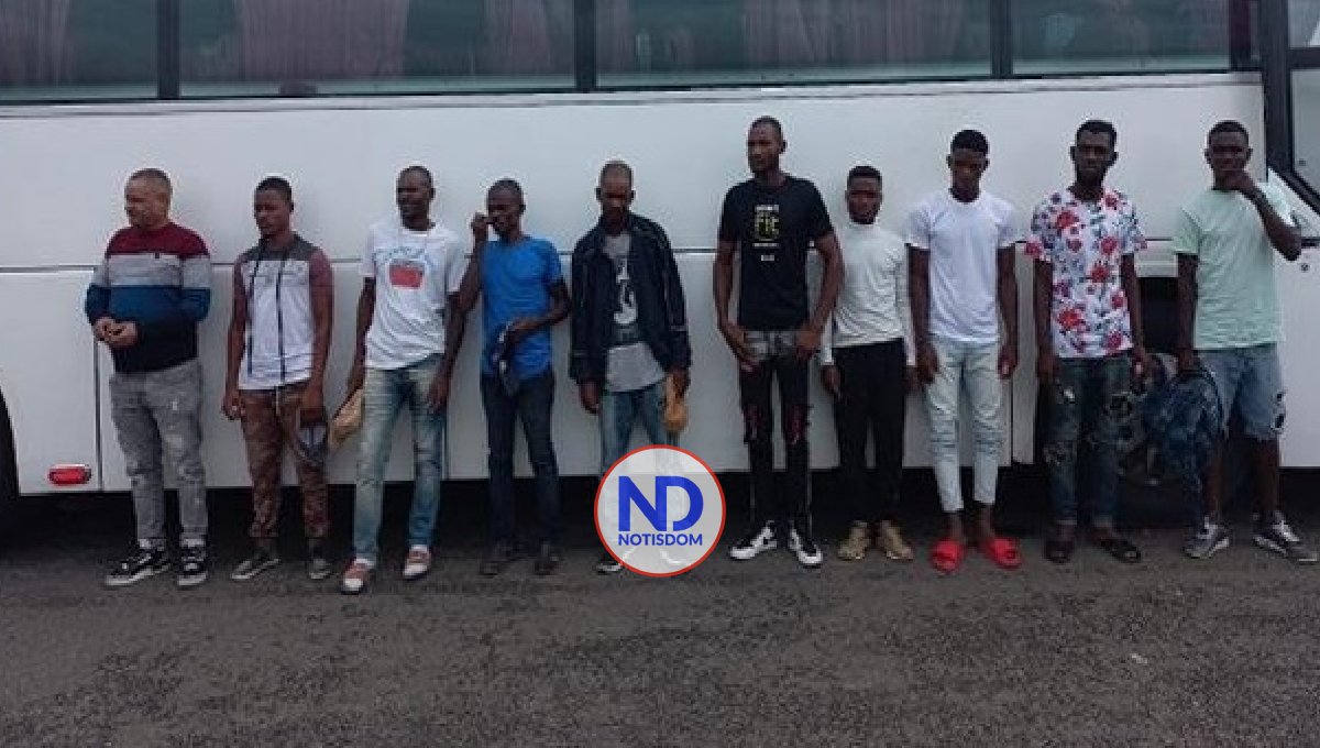 Migración detiene a 25 haitianos indocumentados en hotel del DN 2 Migración detiene a 25 haitianos indocumentados en hotel del DN