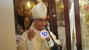 Arzobispo de Santiago pide a los políticos no poner en vergüenza al país