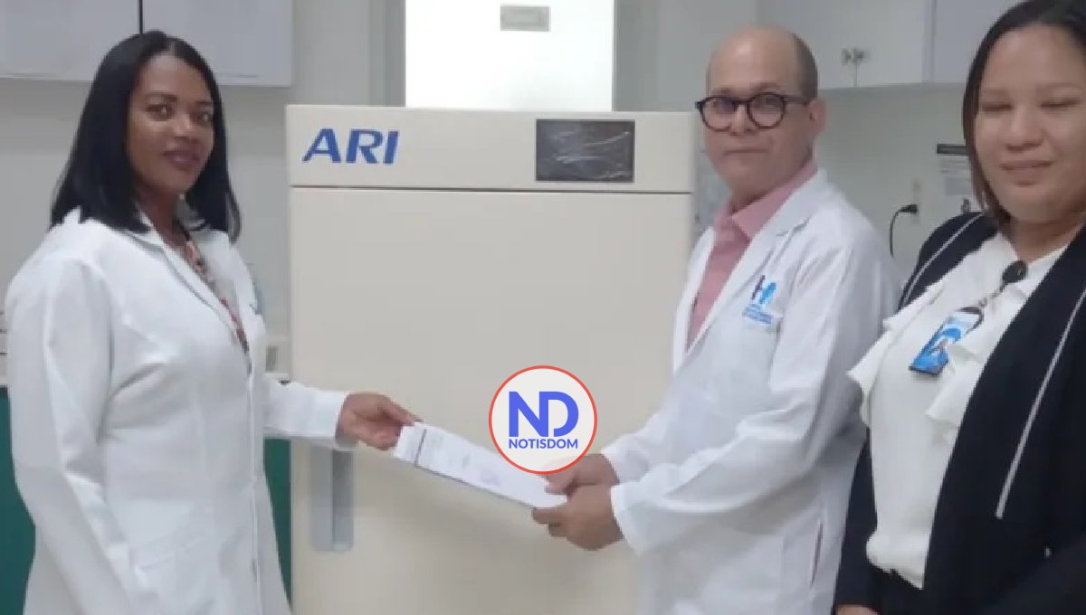 Ney Arias Lora recibe del SNS moderno congelador de Plasma 2 Ney Arias Lora recibe del SNS moderno congelador de Plasma