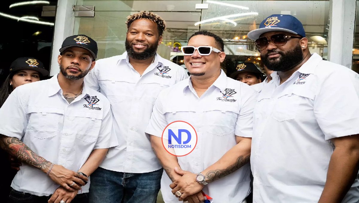 Javier The Jeweler inaugura su primera joyería en RD 2 Javier The Jeweler inaugura su primera joyería en RD