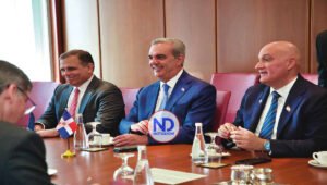 El presidente Luis Abinader está contento