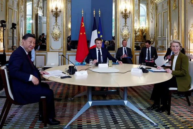 MACRON Y YI Macron recibe a Xi Jinping y marca el comercio y Ucrania como prioridades