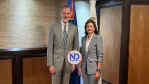 Vicepresidenta recibe al rey Felipe VI durante escala en RD