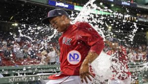 Rafael Devers pega H4 por quinto día seguido e igual marca Boston