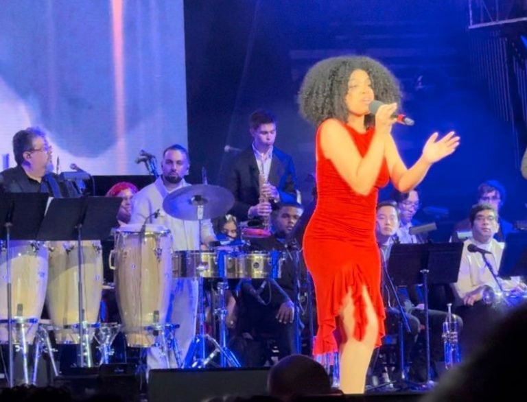 Tessoro Estrella 1 Talentosa cantante dominicana se gradúa de Berklee College of Music