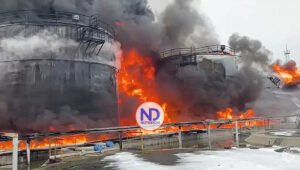 Un dron ucraniano provoca un incendio en refinería de Moscú