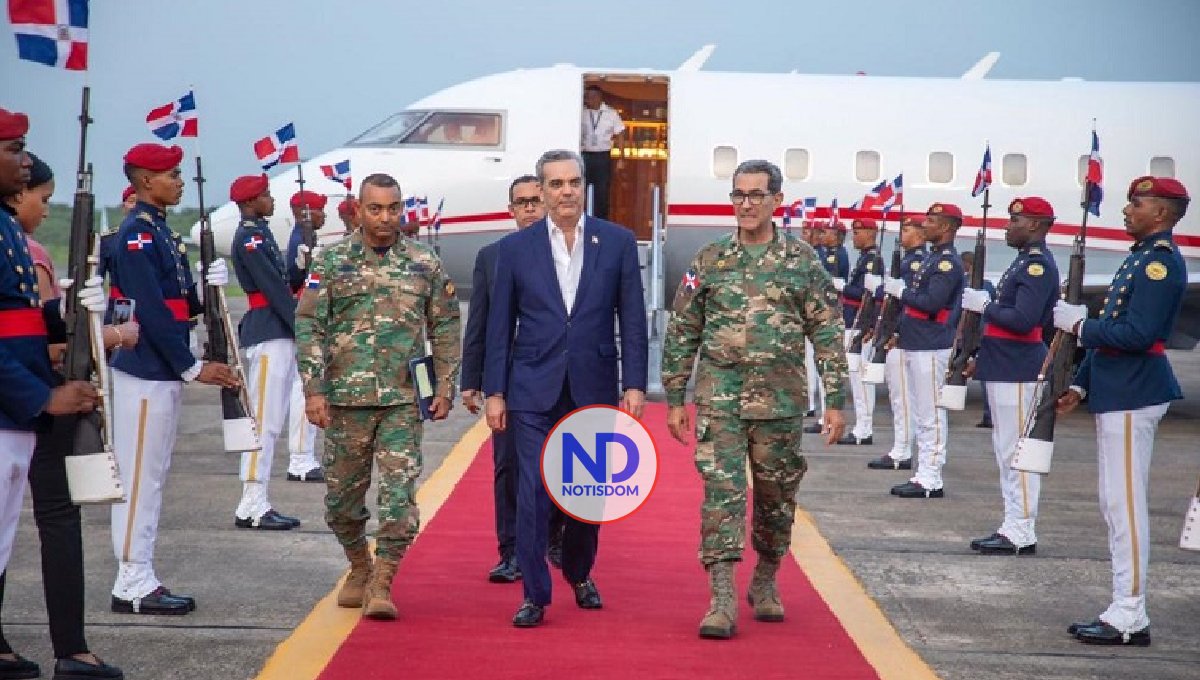 Abinader regresó este domingo tras asistir a la cumbre en Suiza