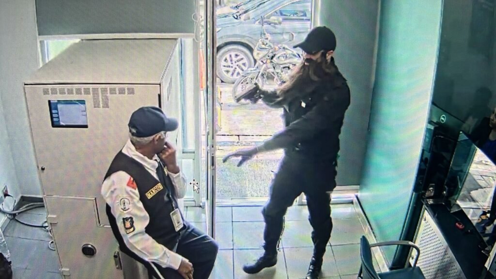 No han especificado cantidad de dinero sustraída de sucursal BPD 3 ATRACO POPULAR 3 1 No han especificado cantidad de dinero sustraída de sucursal BPD