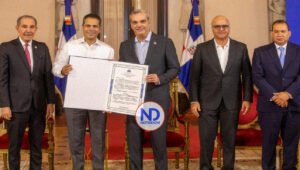 El Presidente encabeza entrega de certificados a 49 instituciones