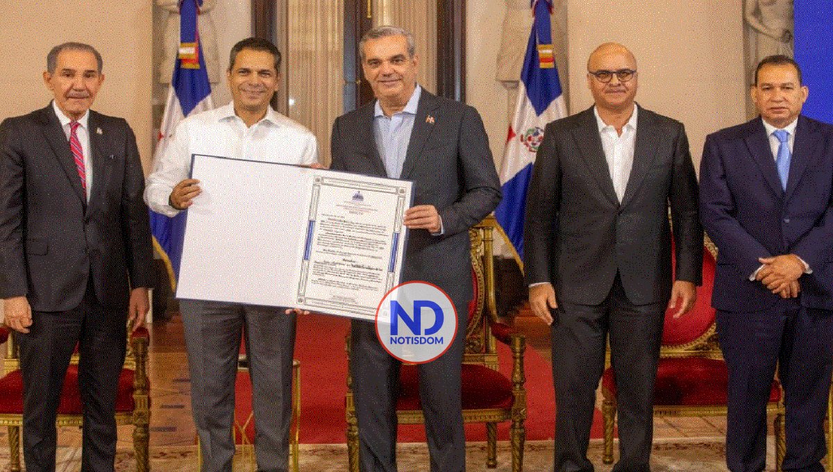 El Presidente encabeza entrega de certificados a 49 instituciones
