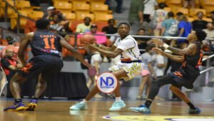 Carter y Manley llevan a Reales a puerto seguro ante Metros