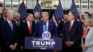 Trump vuelve al Capitolio por primera vez desde el asalto