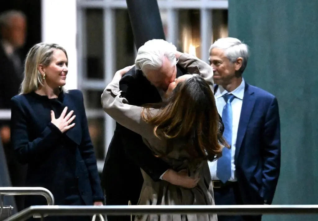 Julian Assange 1 Julian Assange ya está en Australia con su familia