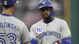 MLB suspende a dominicano Orelvis Martínez por dopaje