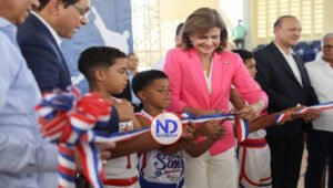 Vicepresidenta entrega obras deportivas en Moca y Santiago