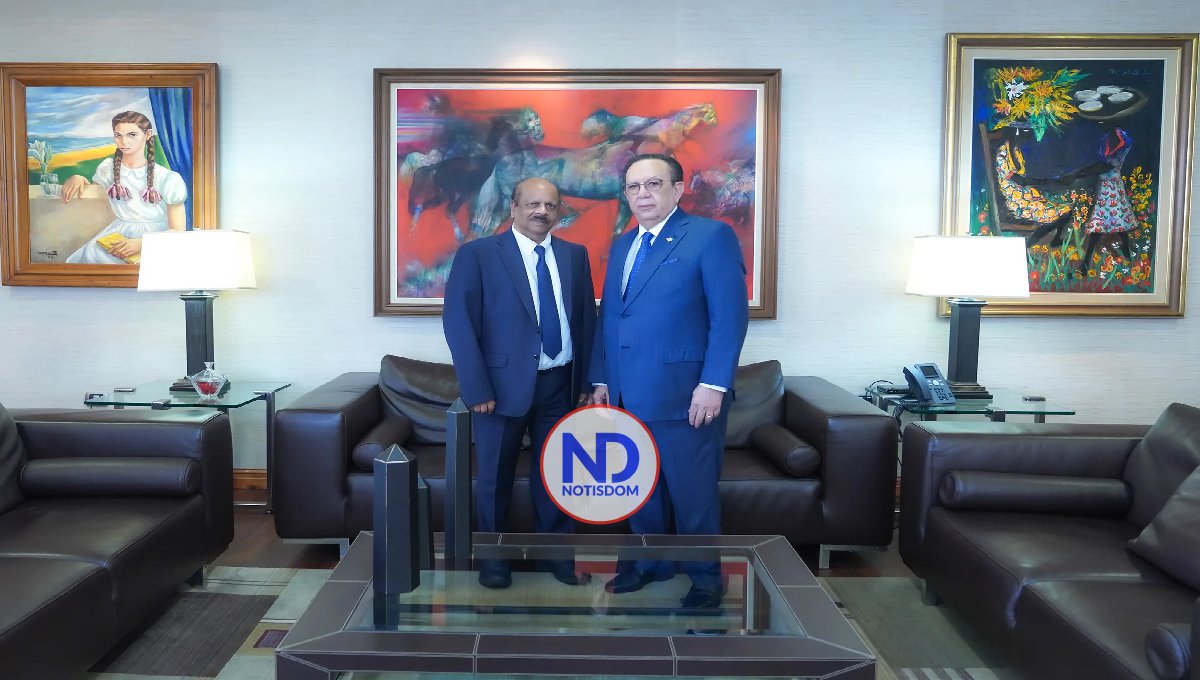 Valdez Albizu recibe la visita de su homólogo del Banco Central de Guyana, Gobind Ganga