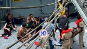 Rescatan a 17 que naufragaron en viaje ilegal a isla Puerto Rico