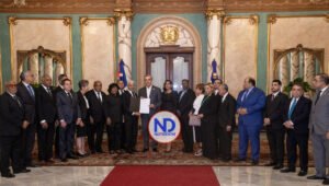 Abinader recibe de congresistas resolución de presidente electo