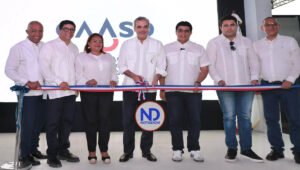 Presidente Abinader entrega remozada planta de tratamiento de Hainamosa