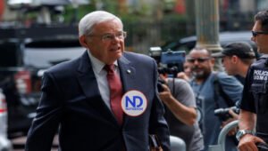 Senador estadounidense Bob Menéndez culpable 16 cargos corrupción