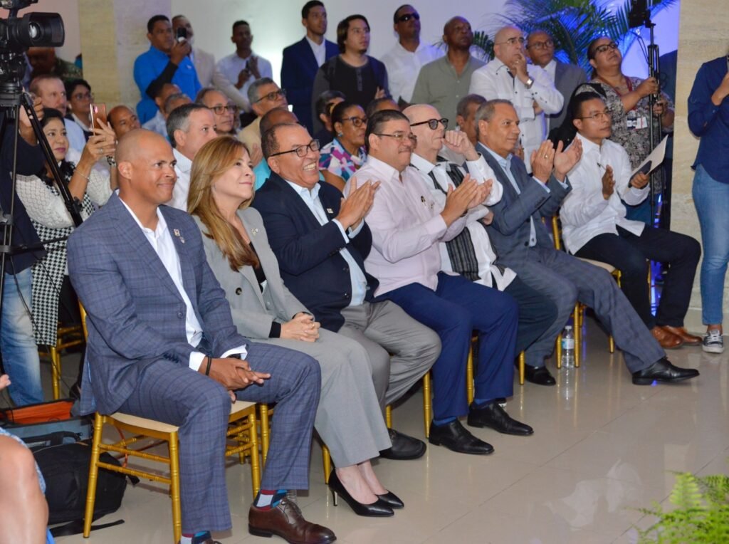 CAMACHO EN ACTIVIDAD Jefatura de Misión de París, Miderec y el COD reconocen a cuatro figuras