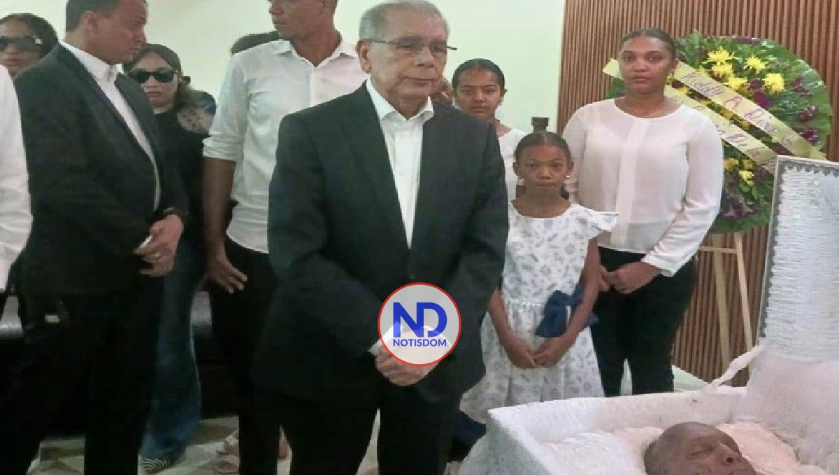 Danilo asiste en Las Matas a funeral de dirigente del PLD