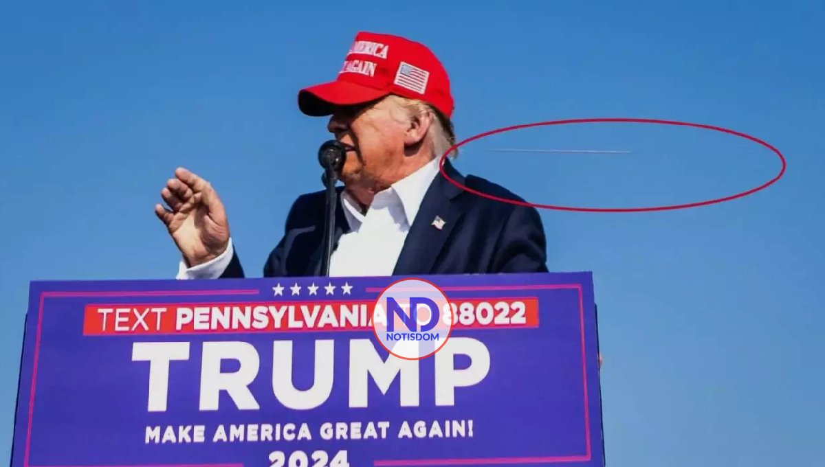 En esta foto se aprecia el momento justo en el que la bala pasa por el lado de Donald Trump