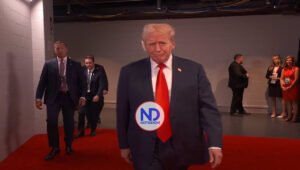 Trump reaparece con venda en la oreja en convención republicana
