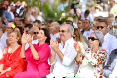 El Presidente inaugura obras de energía benefician 55 mil familias 3 Festival de Las Flores 1 El Presidente inaugura obras de energía benefician 55 mil familias