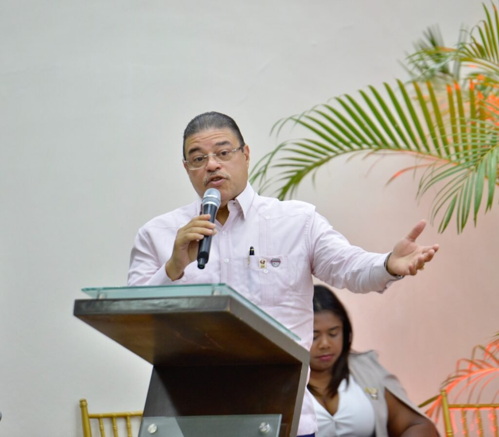 Francisco Camacho 24 Jefatura de Misión de París, Miderec y el COD reconocen a cuatro figuras