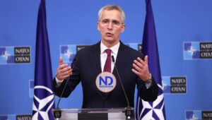 Secretario OTAN dice ha llegado momento de apoyar a Ucrania